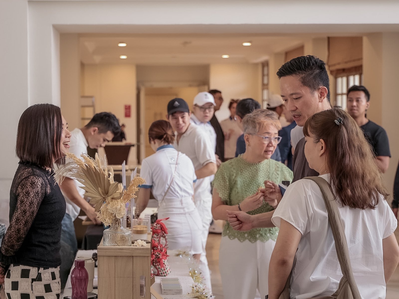 {"ARInfo":{"IsUseAR":false},"Version":"1.0.0","MakeupInfo":{"IsUseMakeup":false},"FaceliftInfo":{"IsChangeEyeLift":false,"IsChangeFacelift":false,"IsChangePostureLift":false,"IsChangeNose":false,"IsChangeFaceChin":false,"IsChangeMouth":false,"IsChangeThinFace":true},"BeautyInfo":{"SwitchMedicatedAcne":false,"IsAIBeauty":false,"IsBrightEyes":false,"IsSharpen":false,"IsOldBeauty":false,"IsReduceBlackEyes":false},"HandlerInfo":{"AppName":2},"FilterInfo":{"IsUseFilter":false}}