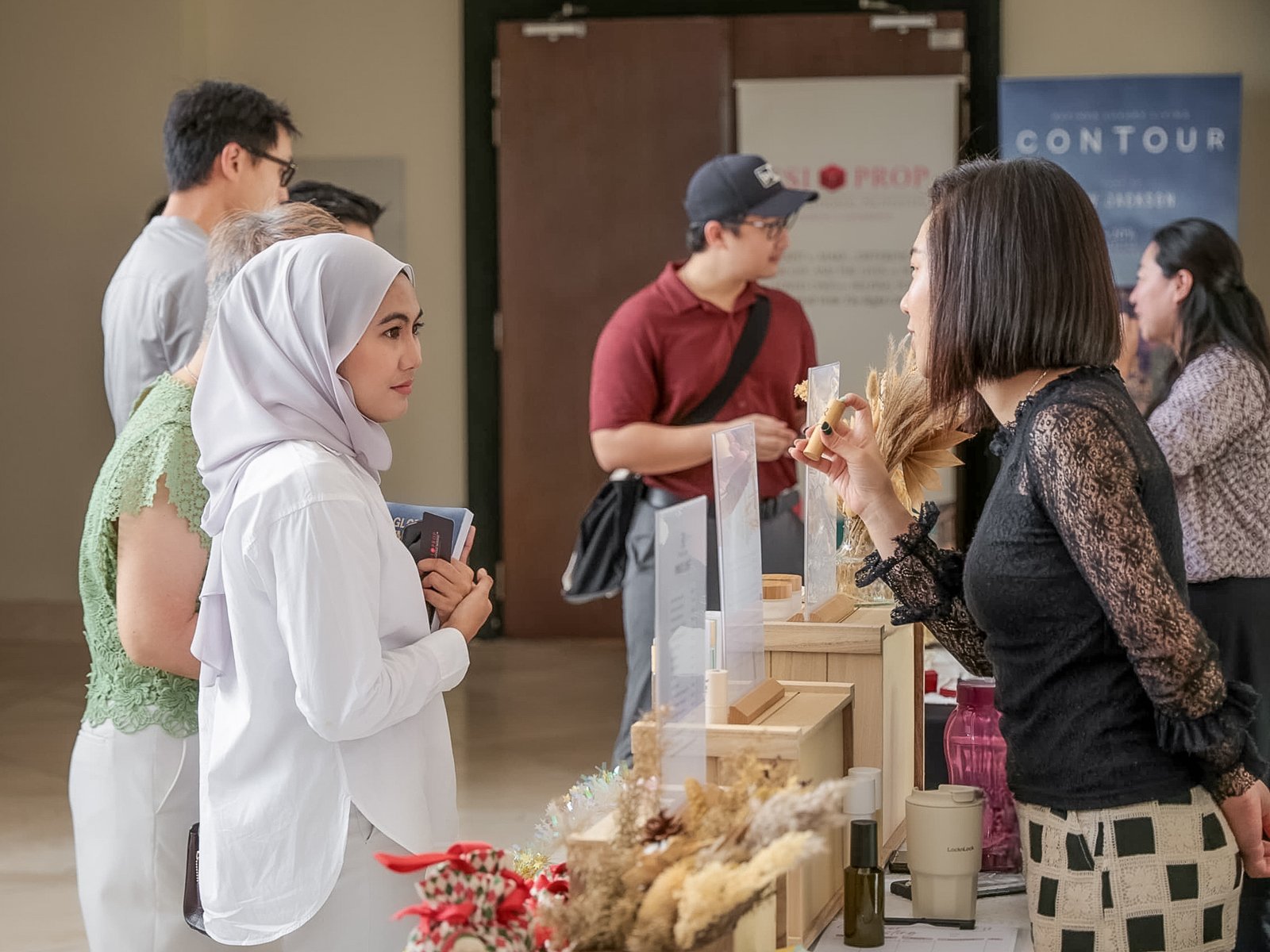 {"ARInfo":{"IsUseAR":false},"Version":"1.0.0","MakeupInfo":{"IsUseMakeup":false},"FaceliftInfo":{"IsChangeEyeLift":false,"IsChangeFacelift":false,"IsChangePostureLift":false,"IsChangeNose":false,"IsChangeFaceChin":false,"IsChangeMouth":false,"IsChangeThinFace":true},"BeautyInfo":{"SwitchMedicatedAcne":false,"IsAIBeauty":false,"IsBrightEyes":false,"IsSharpen":false,"IsOldBeauty":false,"IsReduceBlackEyes":false},"HandlerInfo":{"AppName":2},"FilterInfo":{"IsUseFilter":false}}